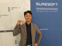 라면으로 끼니 때우고 1억 베팅…1000억 부자 된 슈어소프트테크 대표 [윤현주의 主食이 주식]