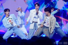 [포토] 어센트, 팬들 마음 흔드는 부드러운 모습