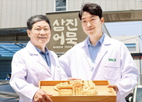 봉래시장에 솥단지 건 지 71년…전국구 넘어 세계로 간 어묵父子