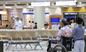 [포토] 서울대병원 무기한 휴진…불안해진 환자들