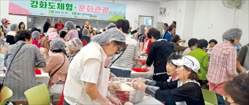 인천 강화 행복나들이 불은마을, 감자 캐고 옥수수 따고…순무 김치 담그기도