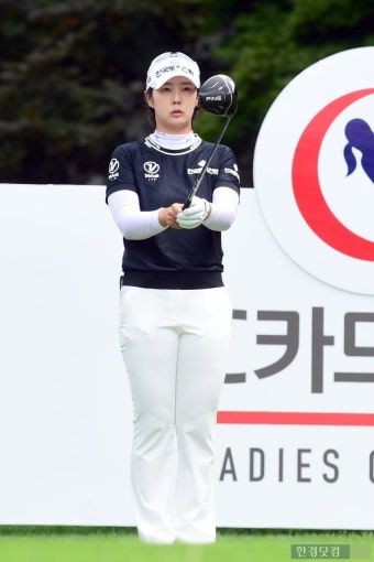 [포토] 박지영, '첫 홀부터 신중하게' (BC카드·한경 레이디스컵 2024)