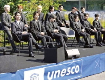 '유네스코 청년대사' 된 세븐틴 K팝 최초 임명…100만弗 기부