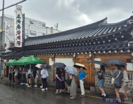 한 그릇에 무려 2만원…닭값 내렸다는데 삼계탕 가격은 왜? [현장+]