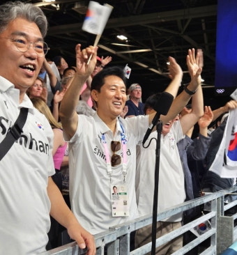 파리올림픽서 오세훈 시장 '포착'…태극기 흔들며 선수 응원