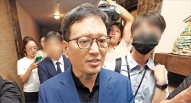 직매입은 제때 정산하면서 중개상품만 고무줄…낡은 법이 禍 키워