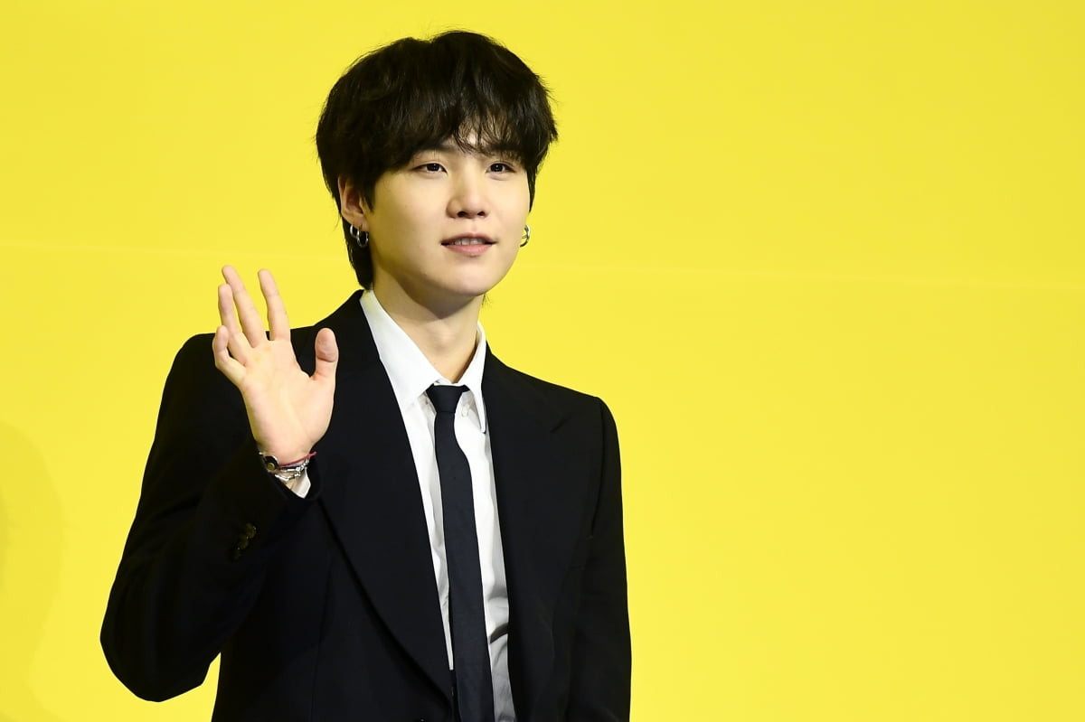 BTS 슈가, 음주운전 CCTV 영상 공개…사고 현장서 만취 상태로 넘어지다
