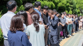 눈물 닦으며 교육청 떠난 조희연…부당채용 논란 뭐였길래