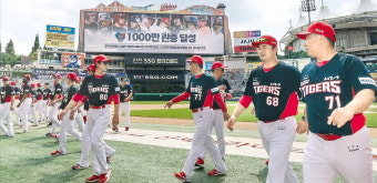 프로야구 '천만 관중시대' 열렸다