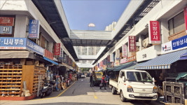 불황에도 점포 더 늘었다…녹슬지 않는 철물점