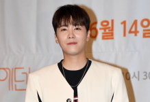 둘의 사생활…이홍기, 최민환 업소 논란에 입 열었다