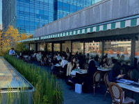 이상 기후에 MZ들 우르르 몰렸다…평일에도 자리 없어요