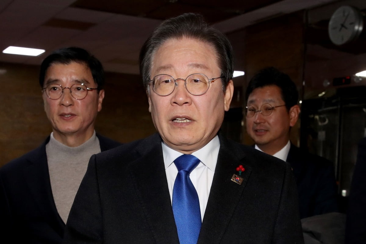 이재명, 대장동·성남FC 사건 1심 공판 출석 혼란…증인 불출석 재판 고심