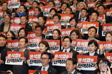 목숨 걸고 막겠다…尹 국회 방문설에 野 저지 스크럼
