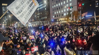 여의도서 '휴대폰 먹통'이라니…집회 인파에 통신사들 