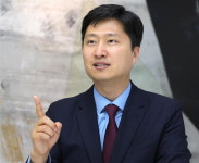 與 우재준 