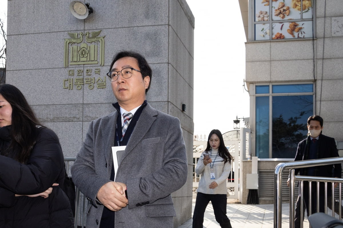 윤석열 전 대통령, 김건희 특검팀 체포영장 집행 저항으로 실패
