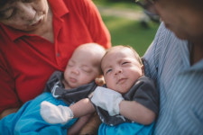 누가 형인지 묻지마세요…쌍둥이 부모 69% 친구처럼 크길