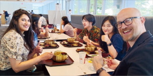 K푸드 열풍 타고 해외영토 넓히는 급식업체