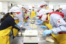 [포토] 대한적십자사, 2025년 사랑의 빵 나눔봉사