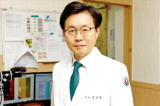 윤경철 학회장 스마트폰 사용으로 건성안 늘어…디지털 눈 피로, 경각심 가져야