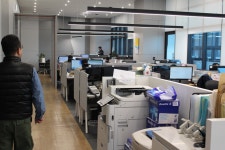 1년도 안됐는데…주가 4만원→1만원 날벼락 맞은 큐알티 [윤현주의 主食이 주식]