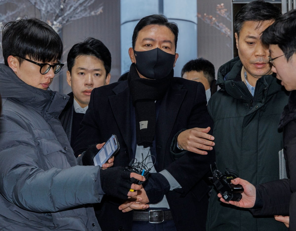 윤석열 대통령 체포영장 집행 저지 혐의... 경호처 차장과 본부장 자택 압수수색及 (89자)