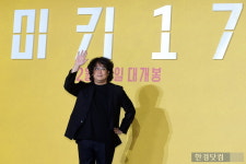 [포토] 봉준호 감독, 이번엔 미키 17 입니다
