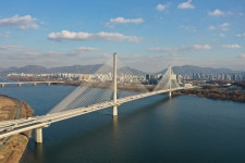 세계 최장 콘크리트 사장교 고덕토평대교…스마트 기술 총망라