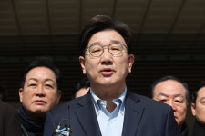 [속보] 권성동 한총리 탄핵심판 조속히…尹과 동시선고 안 돼