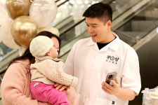 벌써 1억개 팔렸대 매장 바글바글…이장우 또 일냈다