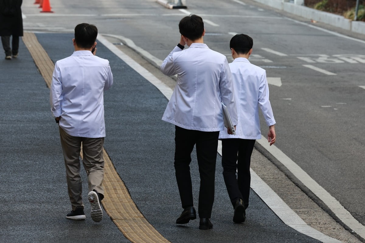 의협, 대학과 정부에 대한 의대생 제적·유급 처리 강력 비판