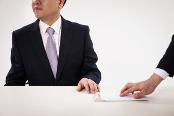 공금 5억 빼돌려 코인투자한 공무원…공직사회 기강 해이 '충격'