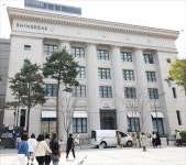 90살 은행, 샤넬 부티크 변신…신세계 명동타운 완성