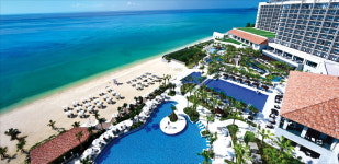 류큐 호텔 & 리조트 나시로 비치, 오키나와 바다에서 만나는 진정한 힐링…워터파크 같은 수영장·청정 백사장 갖춰