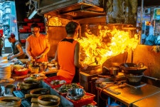 [신간] 파인다이닝부터 포장마차까지… 미식천국 홍콩에서 100끼를 먹다