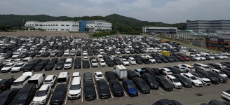 쏘렌토 없어서 못 팔아요…아프리카서 난리 난 K-중고차 [르포]