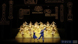 발 멈추지 않아…눈과 귀 씻겨주는 탭댄스의 향연 브로드웨이 42번가 [종합]