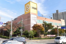 [단독] 마스턴, 이마트 13개 점포 통매각 한다…자문사 선정 착수