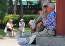 탑골공원에서 수십 년 보냈는데 어쩌나…어르신들 분노