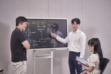 美 한식당 전설의 웨이터였다더니…1100억 부자 된 50대 [윤현주의 主食이 주식]