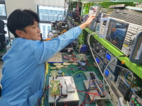 美 한식당 전설의 웨이터였다더니…1100억 부자 된 50대 [윤현주의 主食이 주식]