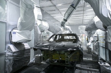 광활한 태양광단지·야생화초원 공존…화석연료 제로 BMW 헝가리공장 가보니 [현장+]