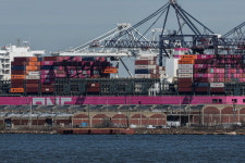 美관세 외국 부담 주장과 달리 美수입업체들 부담