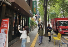 [단독] 이대 앞 로드숍 거리, 카페 특화골목으로 확 바뀐다