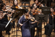 10초 만에 무대 장악…뉴욕보다 먼저 가을을 연 김봄소리