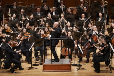 10초 만에 무대 장악…뉴욕보다 먼저 가을을 연 김봄소리