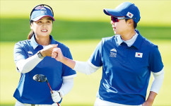 '환상 호흡' 김효주·최혜진 첫승…왕좌탈환 시동 걸었다