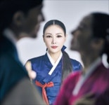 춘향의 사랑보다 더 간절한…몽룡과 입맞추는 향단이 온다