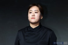 [포토+] 포스가 느껴지는 술 빚는 윤주모